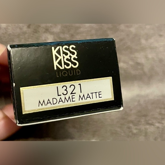 Guerlain - Kiss Kiss Liquid Lipstick | Shade L321 (Red) - Madame Matte | NIB - Picture 11 of 11